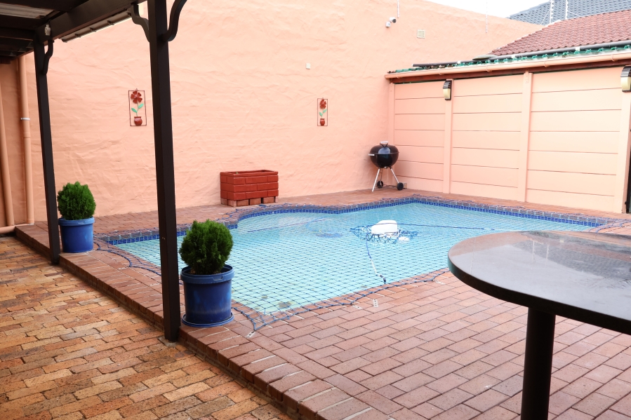 4 Bedroom Property for Sale in Retreat Western Cape
